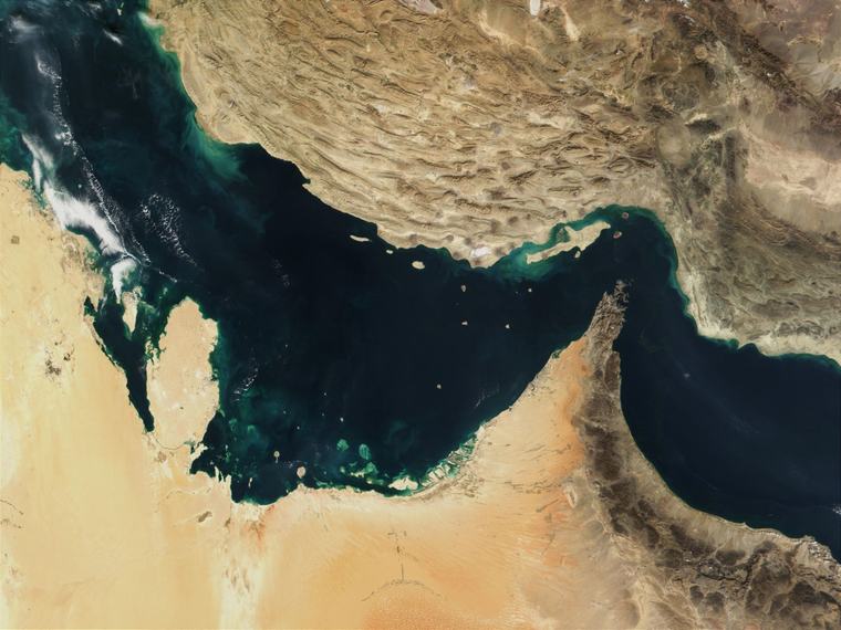 تراجع حاد في حركة الملاحة عبر مضيق هرمز وسط تحذيرات أممية من أزمة تجارية وغذائية عالمية