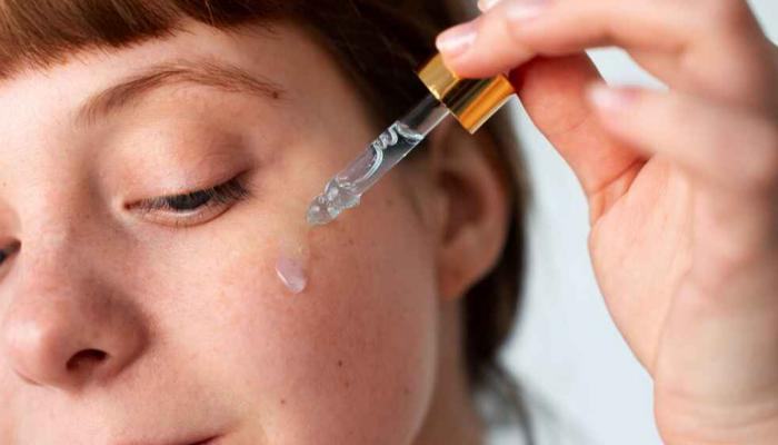 «حقنة الشباب» تثير الجدل.. تحذيرات علمية من موضة الببتيدات النحاسية