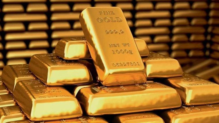 الذهب يهبط متأثراً بتوقعات رفع الفائدة