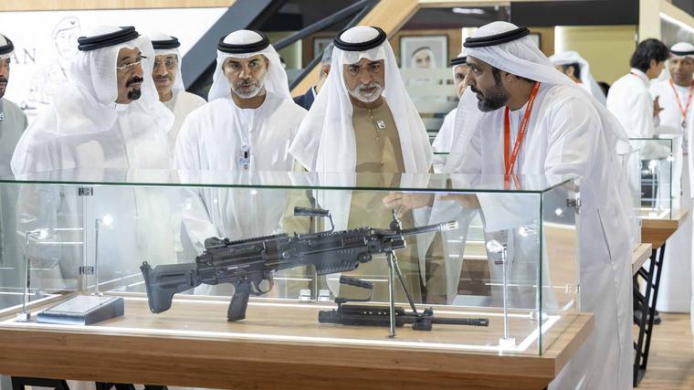 نهيان بن مبارك يزور معرض أبوظبي الدولي للصيد والفروسية