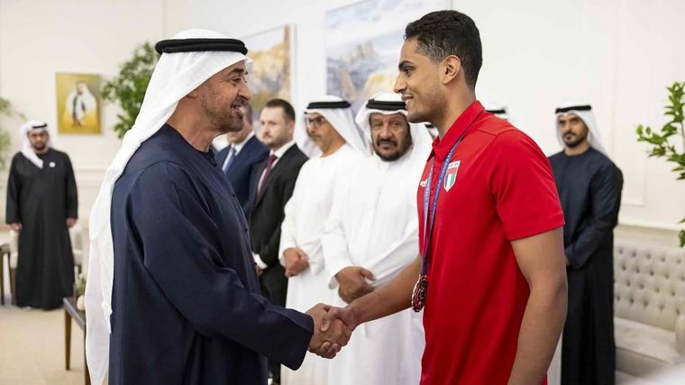رئيس الدولة يستقبل منتخب الإمارات لكرة اليد للشباب